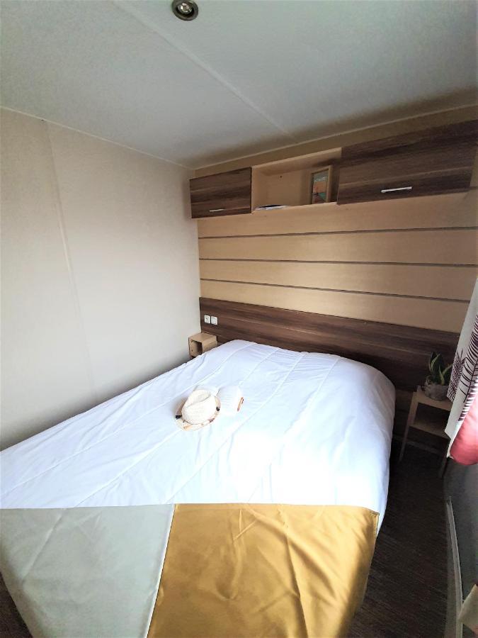 Camping La Prairie 圣伊莱尔·德列 外观 照片